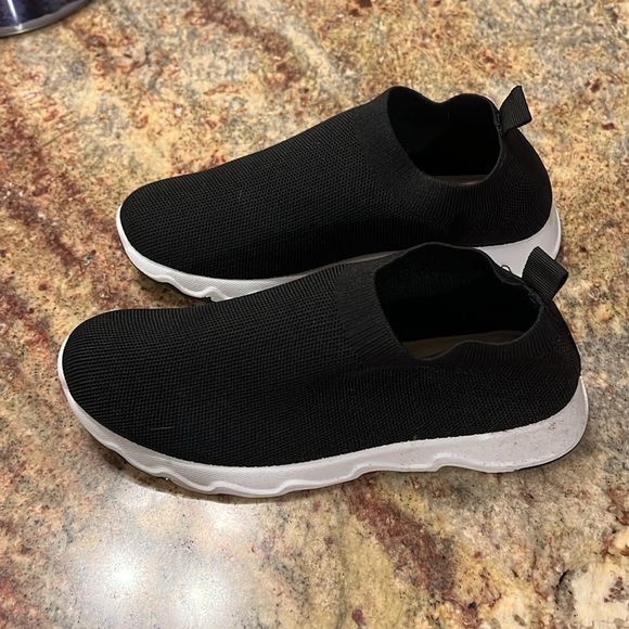 Tommy Bahama blk slip on sneakers - Picture 3 of 3